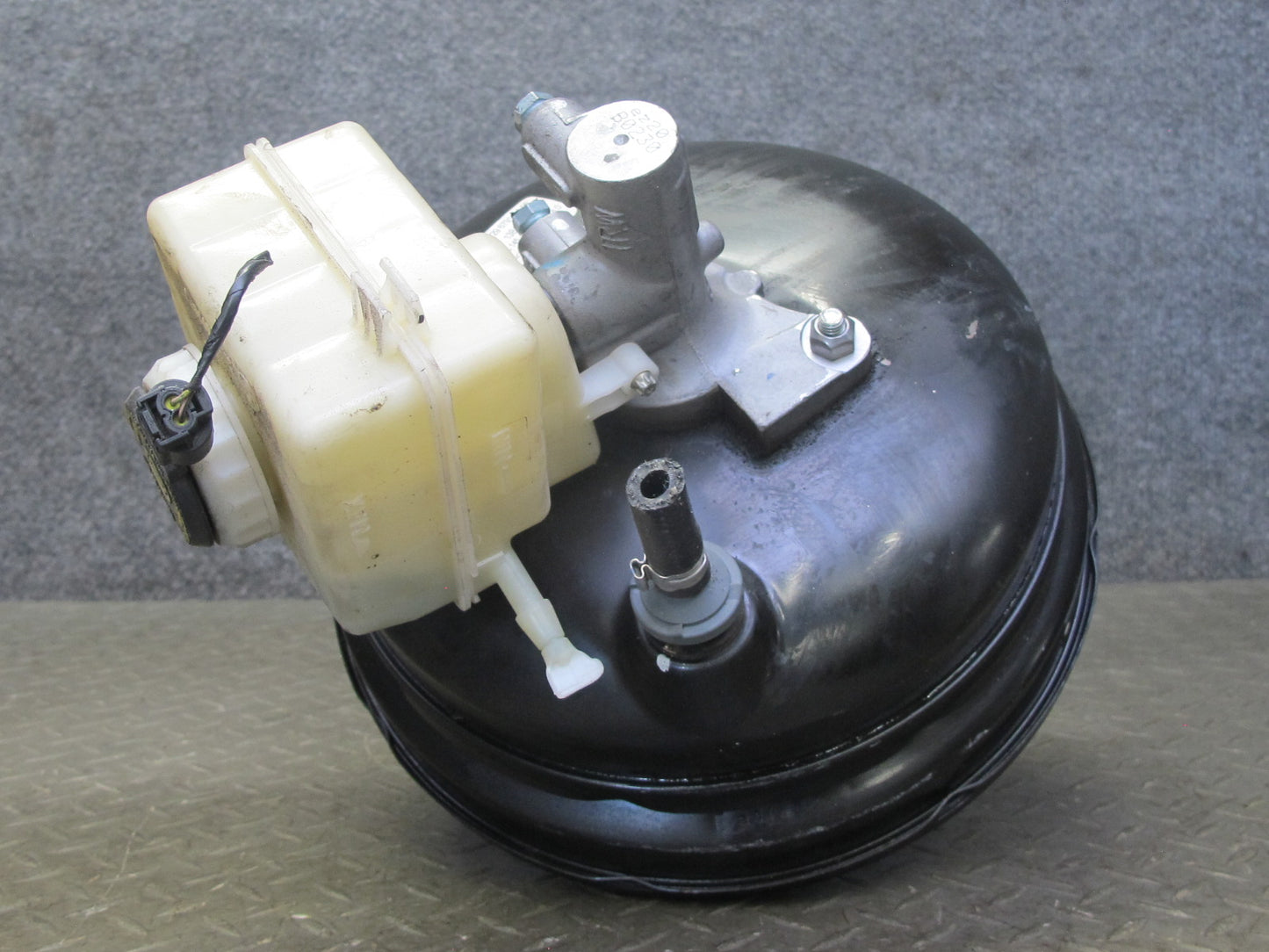 2008-2014 BMW E71 E72 X6 X6M Brake Master Cylinder Booster Fluid Reservoir