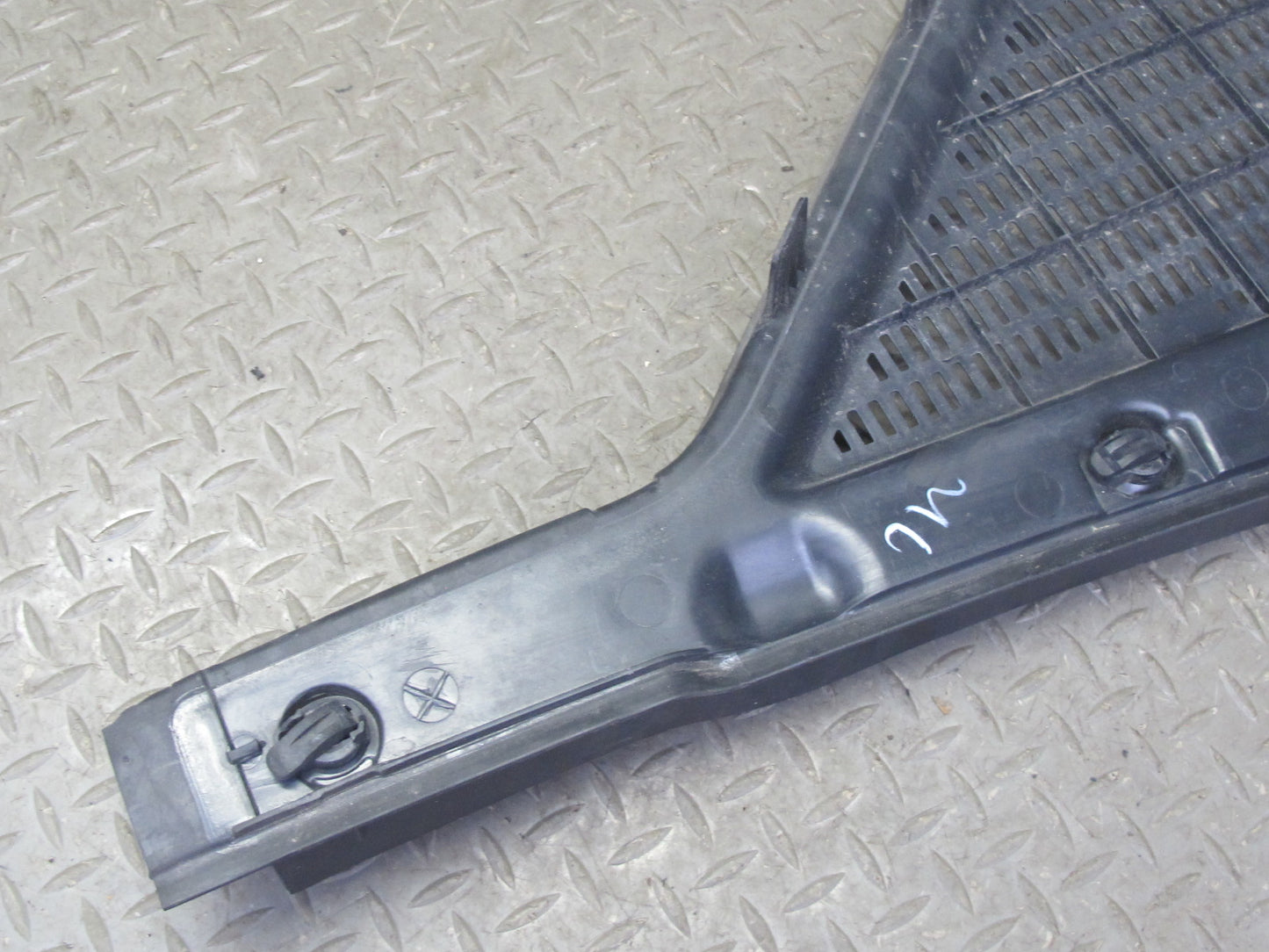 08-14 BMW E71 E72 X6 X6M Front Windshield Left & Right Vent Cowl Grille Set