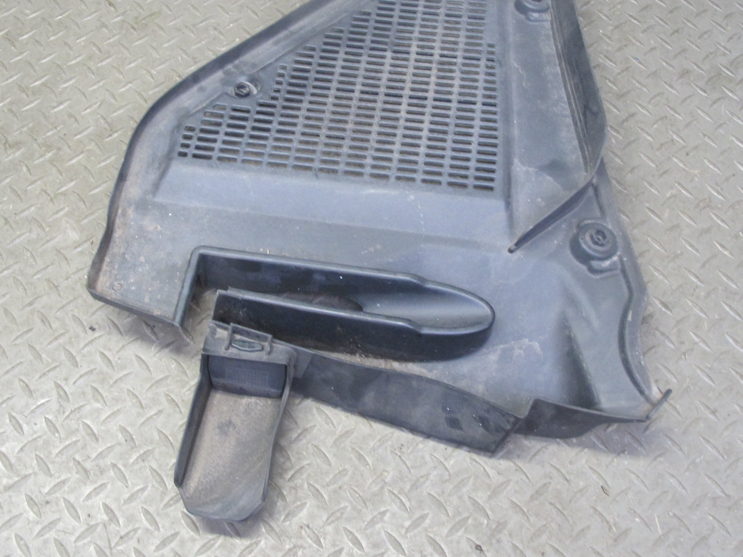 08-14 BMW E71 E72 X6 X6M Front Windshield Left & Right Vent Cowl Grille Set