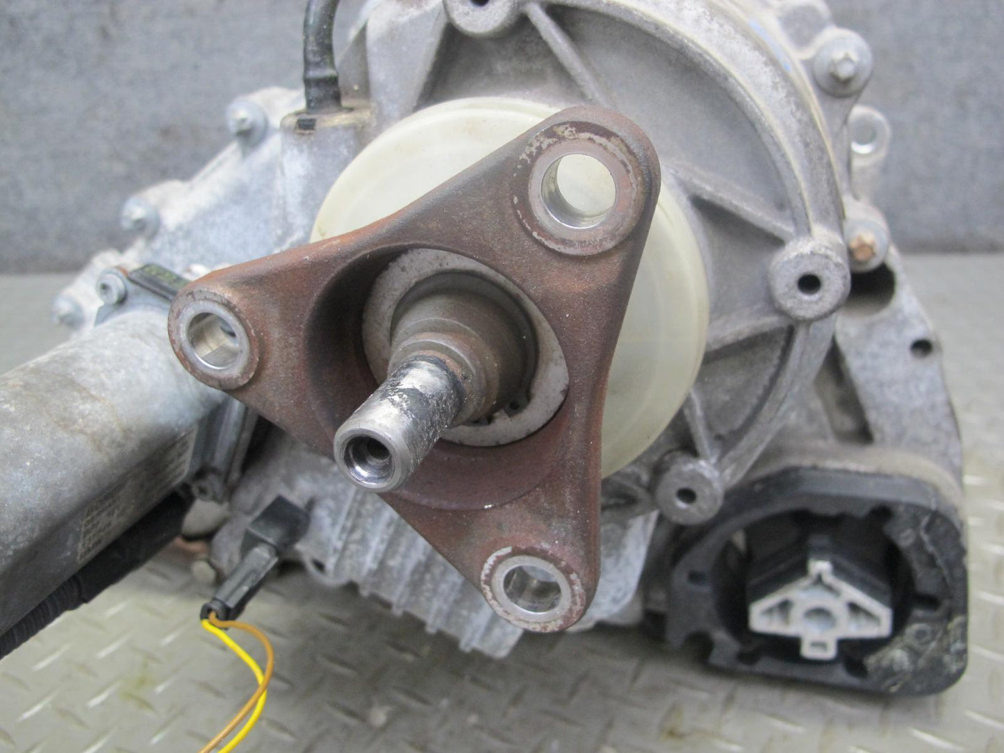 2010-2014 BMW E70 E71 X5M X6M 4.4L AWD ATC700 Transfer Case Box w Motor 86K Mile