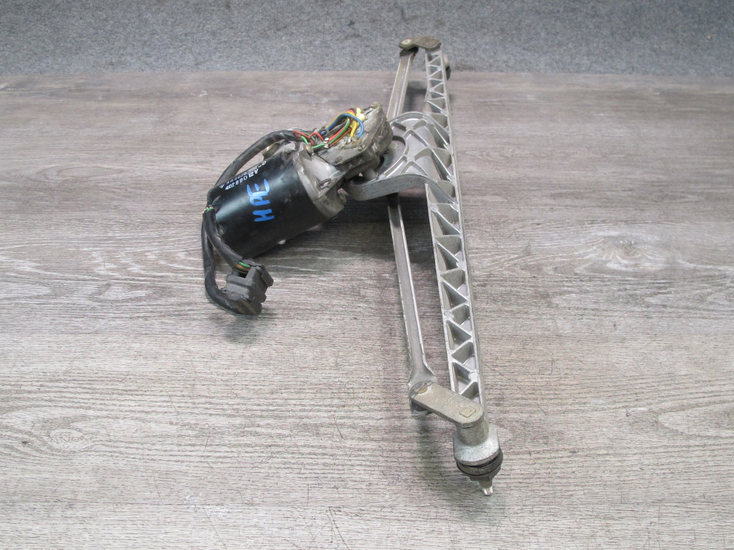 1984-1986 Porsche 928 S Front Windshield Wiper Transmission Linkage w Motor