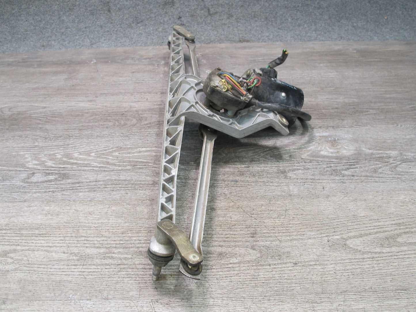 1984-1986 Porsche 928 S Front Windshield Wiper Transmission Linkage w Motor