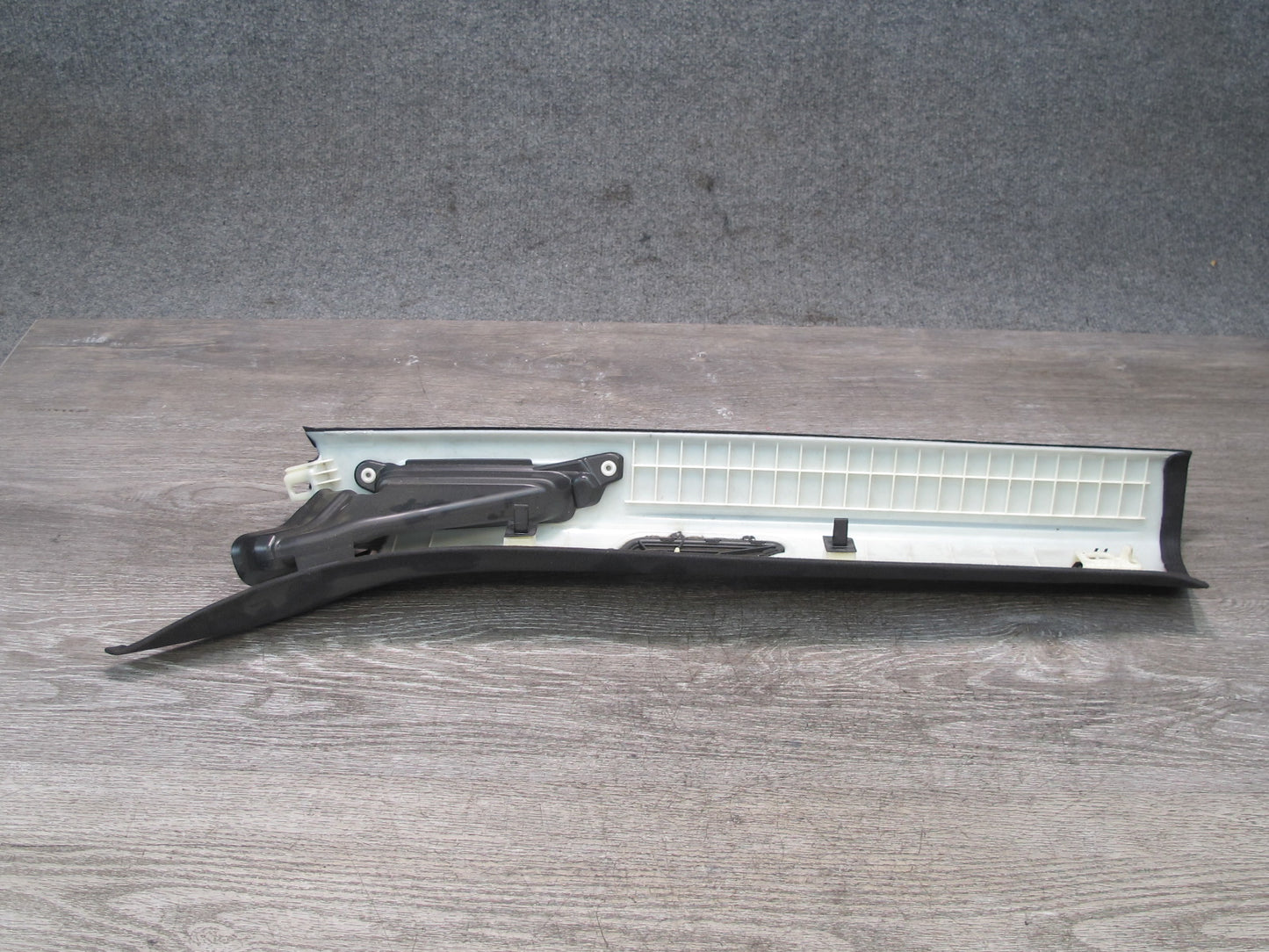 2017-2020 Maserati Levante M161 Front Right Side A Pillar Upper Trim Panel Cover