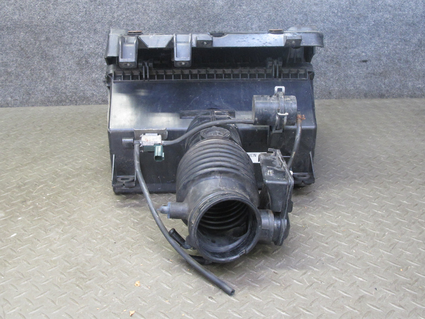 04-08 Mazda RX8 A/T Air Cleaner Filter Box w Hose & Resonator Assembly OEM