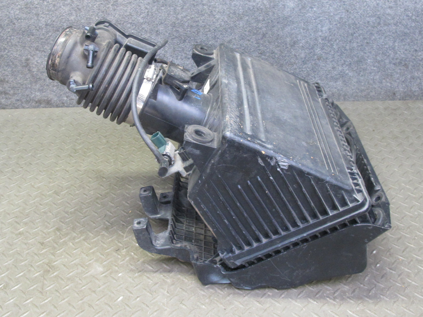 04-08 Mazda RX8 A/T Air Cleaner Filter Box w Hose & Resonator Assembly OEM