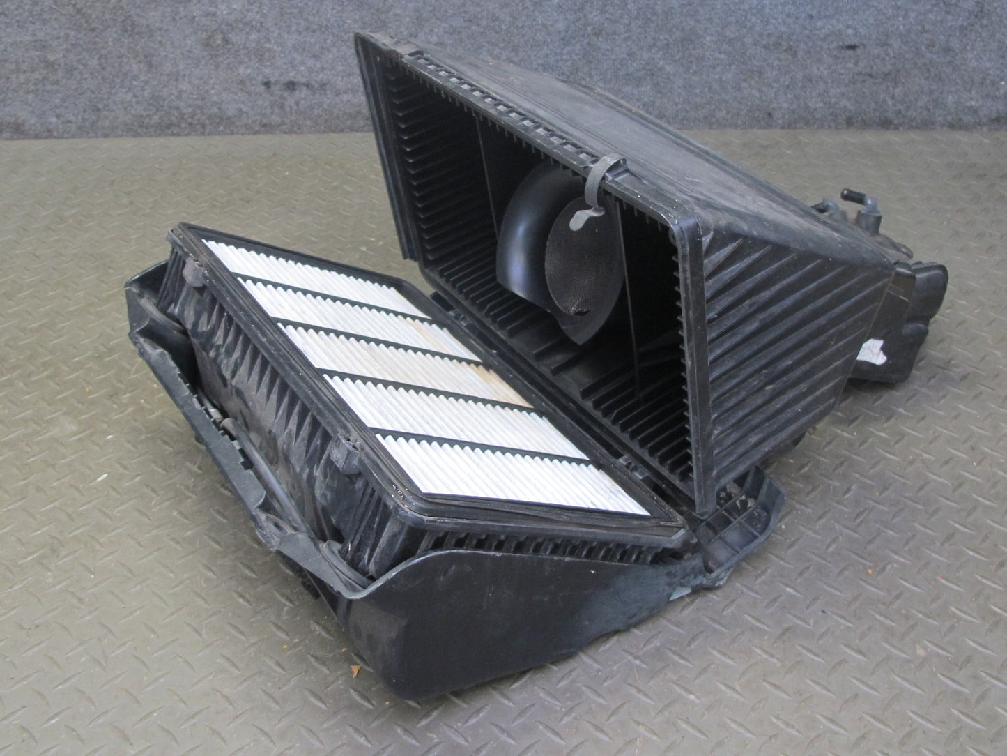 04-08 Mazda RX8 A/T Air Cleaner Filter Box w Hose & Resonator Assembly OEM