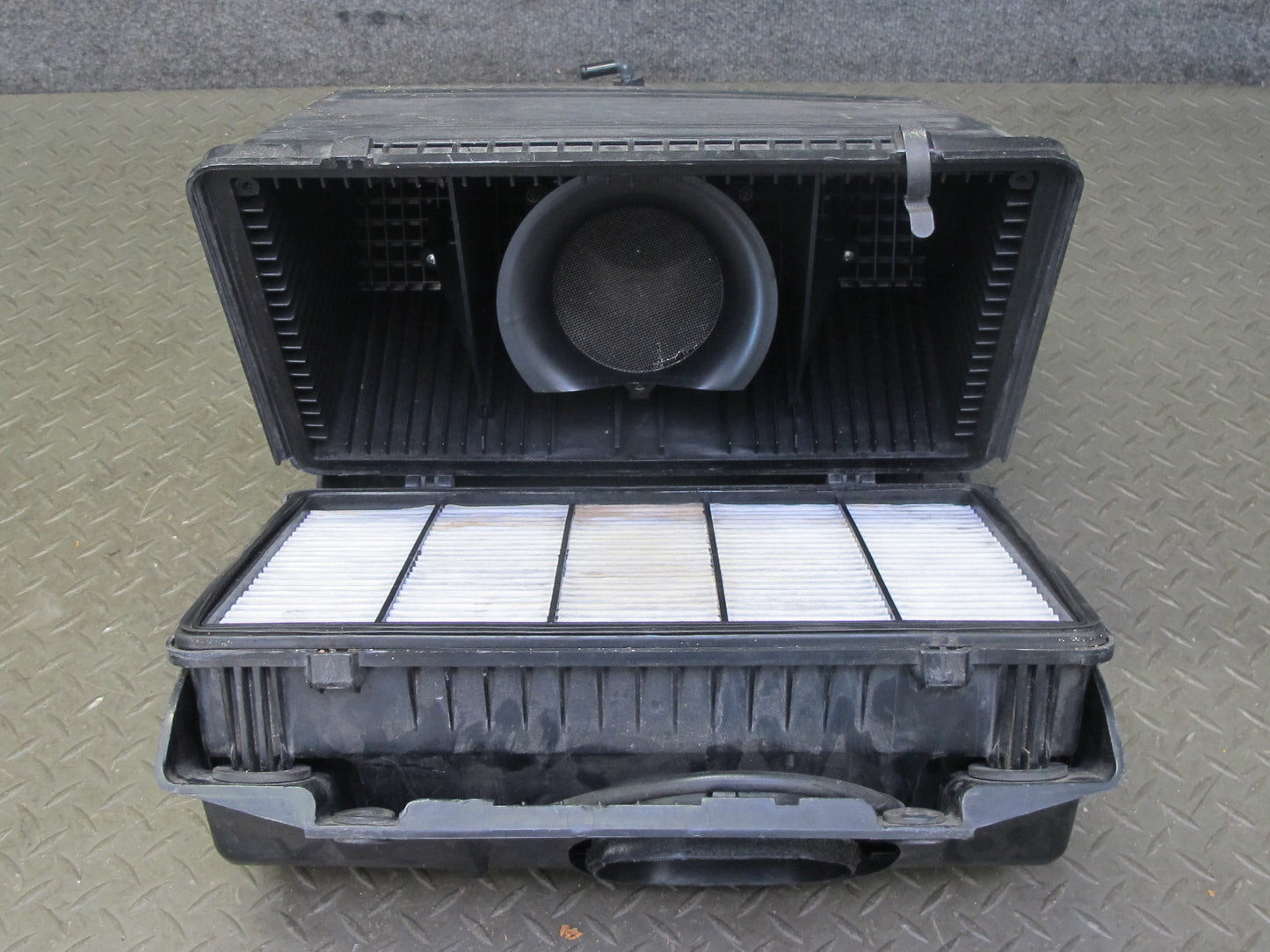 04-08 Mazda RX8 A/T Air Cleaner Filter Box w Hose & Resonator Assembly OEM