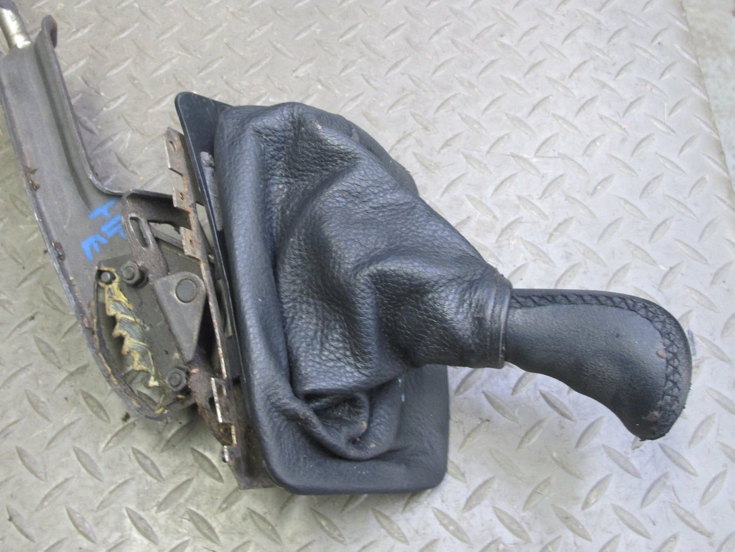 1985 Porsche 928 S A/T Automatic Transmission Gear Shifter w Cable Assembly
