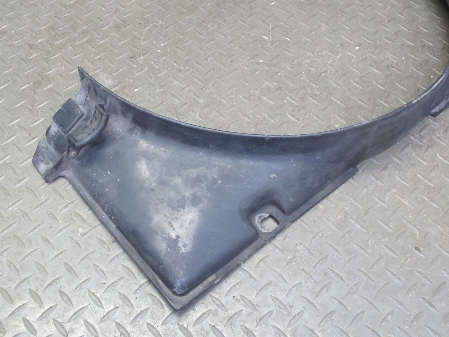 1984-1986 Porsche 928 S Engine Motor Radiator Cooling Fan Shroud