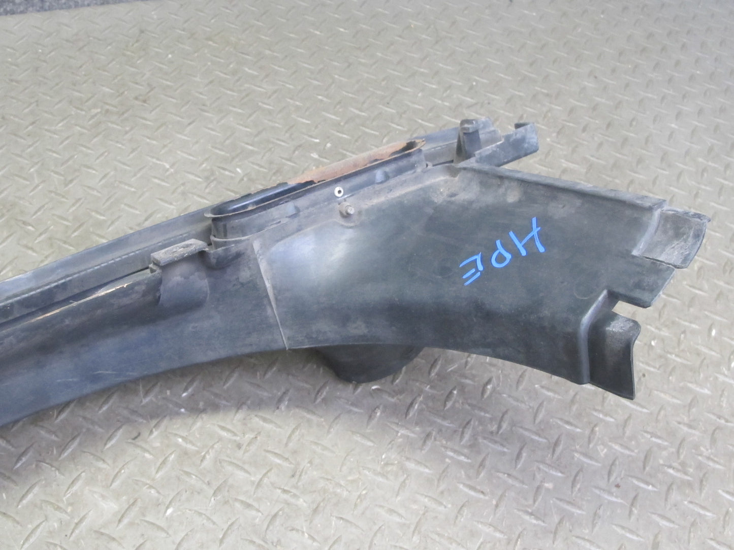 1984-1986 Porsche 928 S Engine Motor Radiator Cooling Fan Shroud
