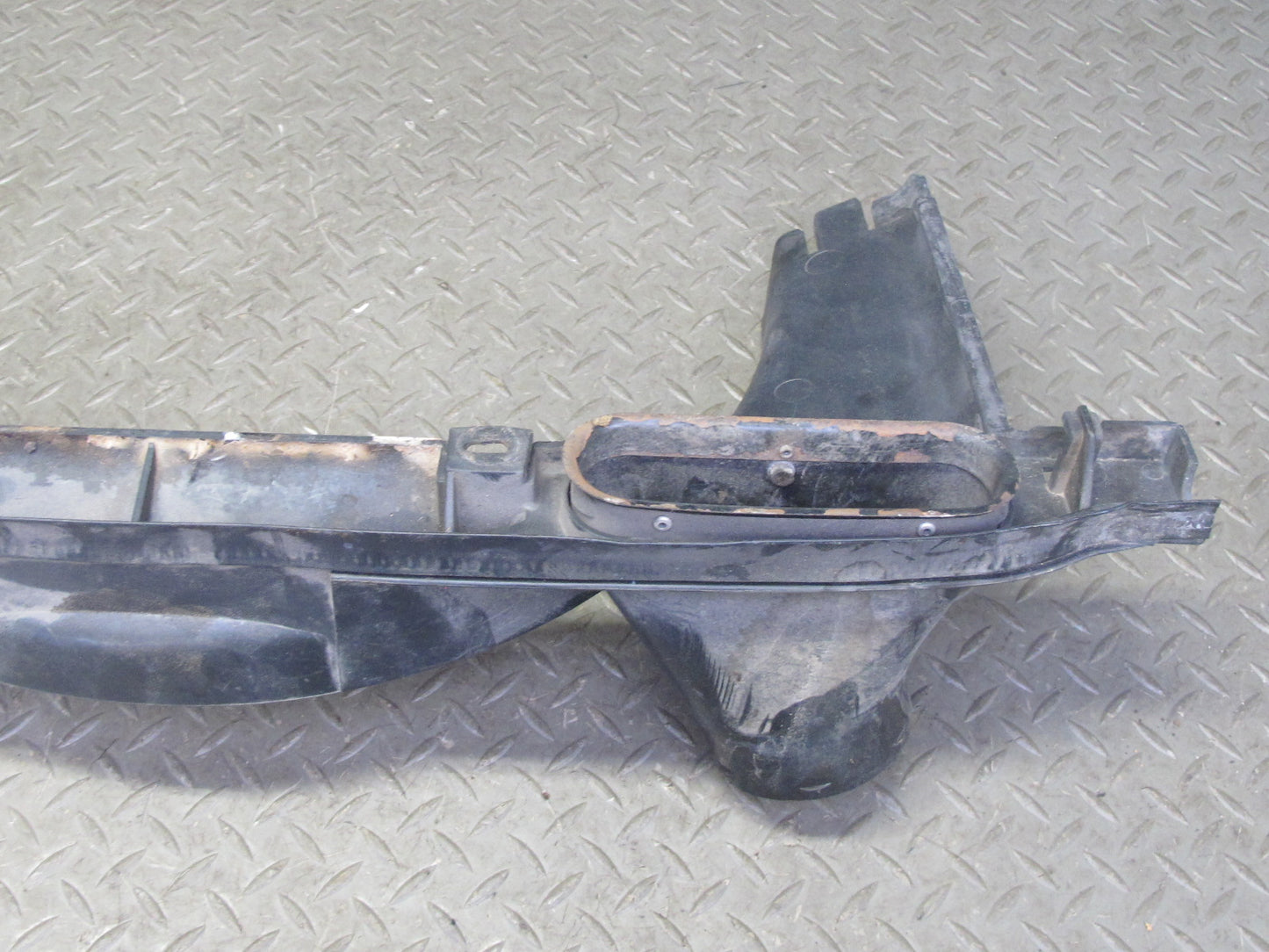 1984-1986 Porsche 928 S Engine Motor Radiator Cooling Fan Shroud