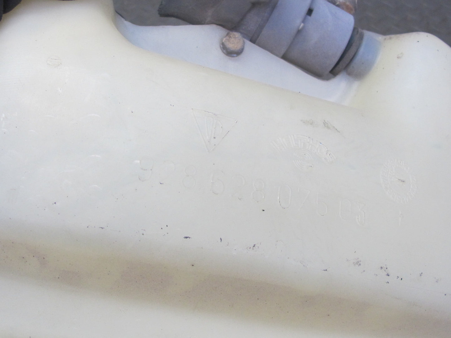 1984-1986 Porsche 928 S Windshield Washer Fluid Reservoir Tank w Pump