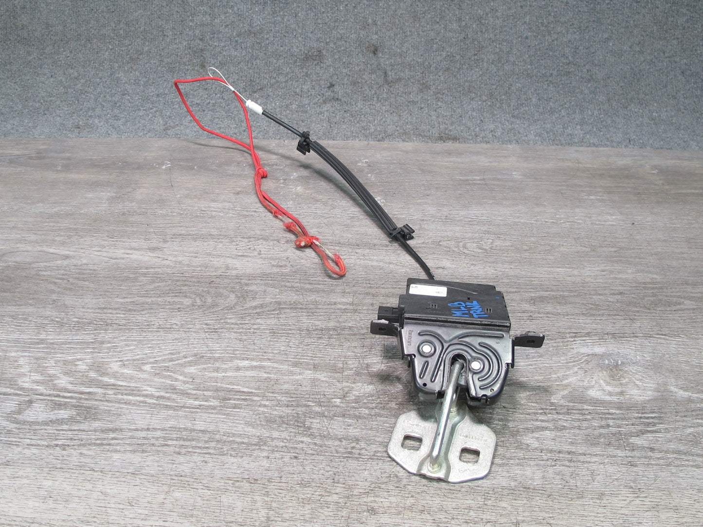 2017-2020 Maserati Levante M161 Rear Trunk Lid Lock Latch Actuator 670039576
