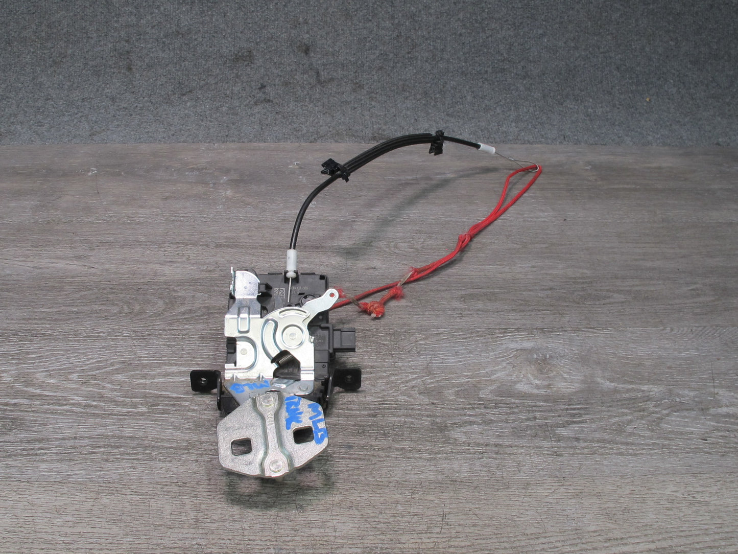 2017-2020 Maserati Levante M161 Rear Trunk Lid Lock Latch Actuator 670039576