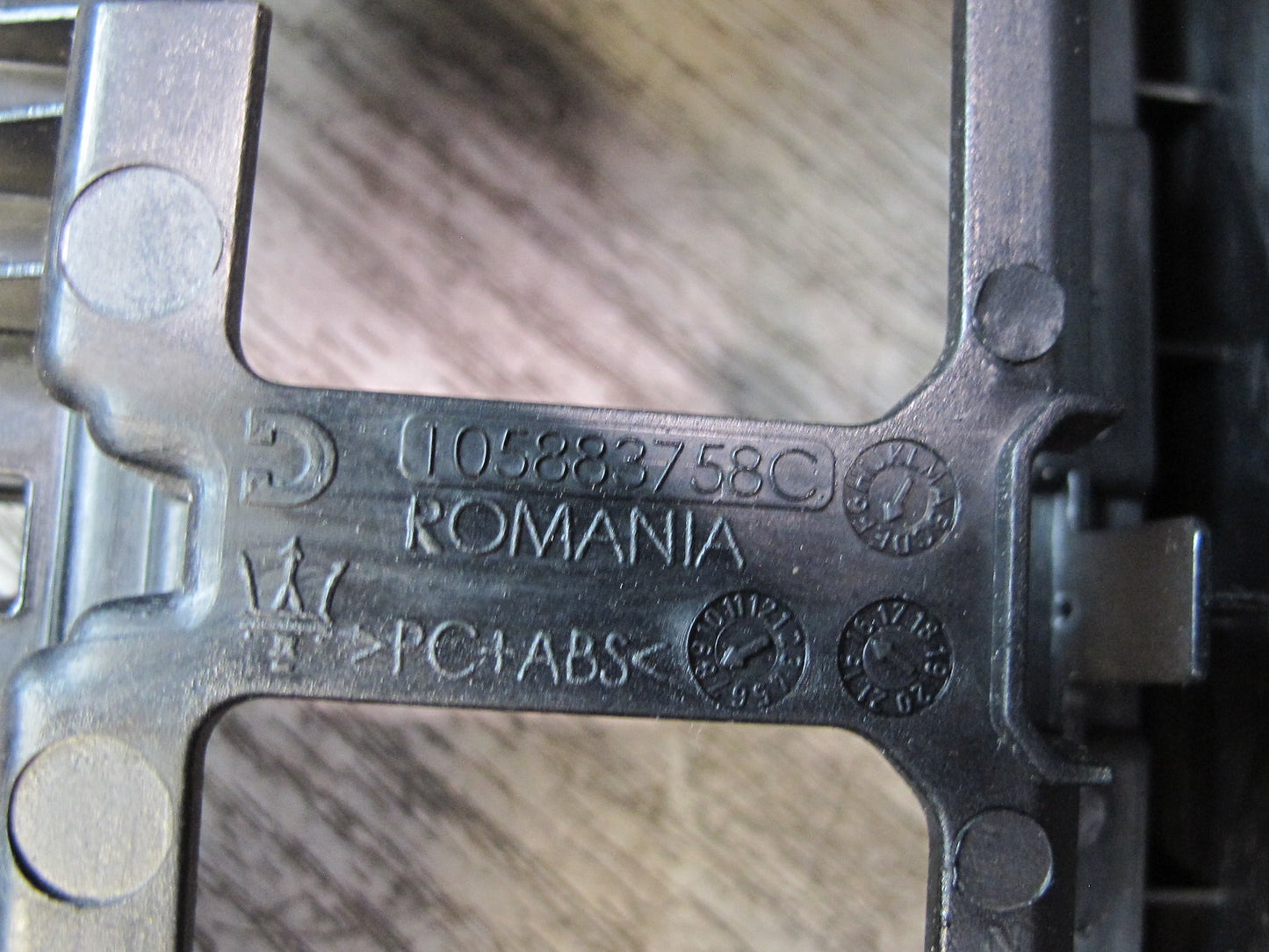 2017-2020 Maserati Levante M161 Rear Center Console Trim Cover Panel RED