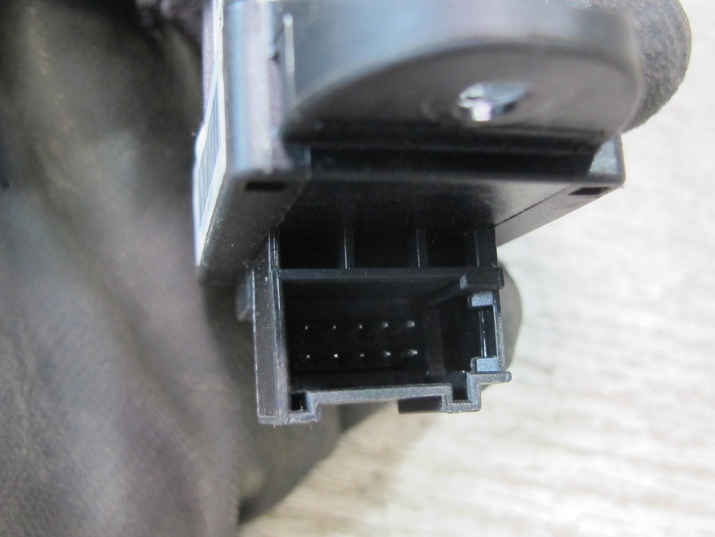 2017-2020 Maserati Levante M161 Electronic Parking Button Switch 670044769