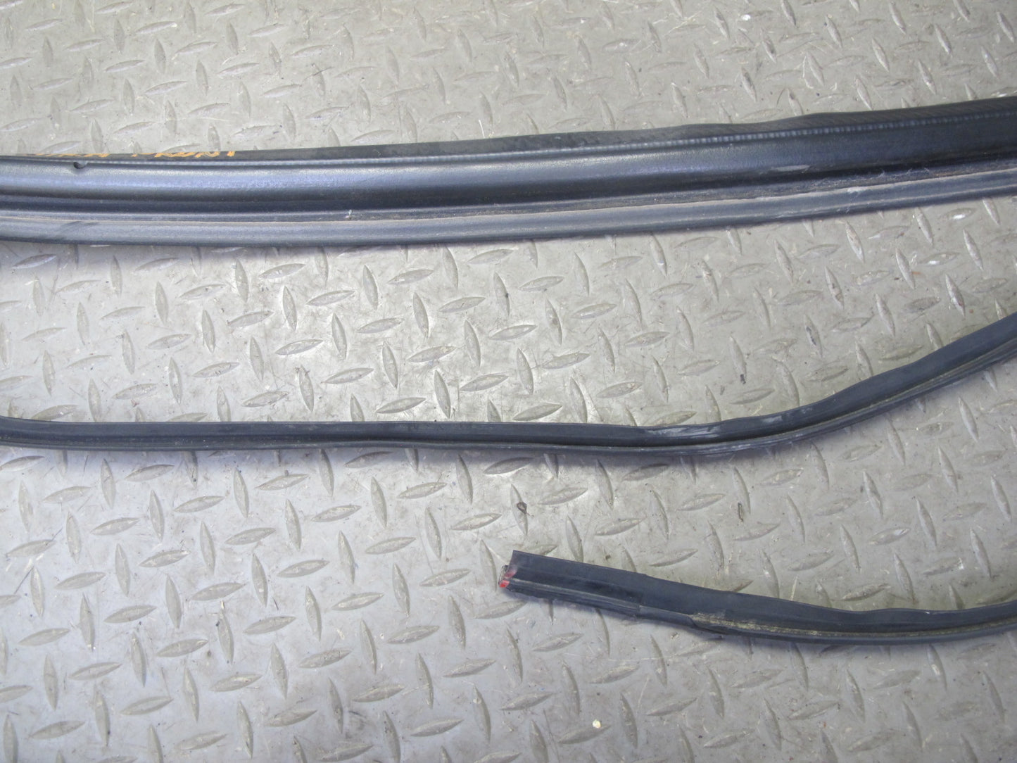 88-91 Mazda RX7 FC3S Convertible Front Windshield Weatherstrip Rubber Seal OEM