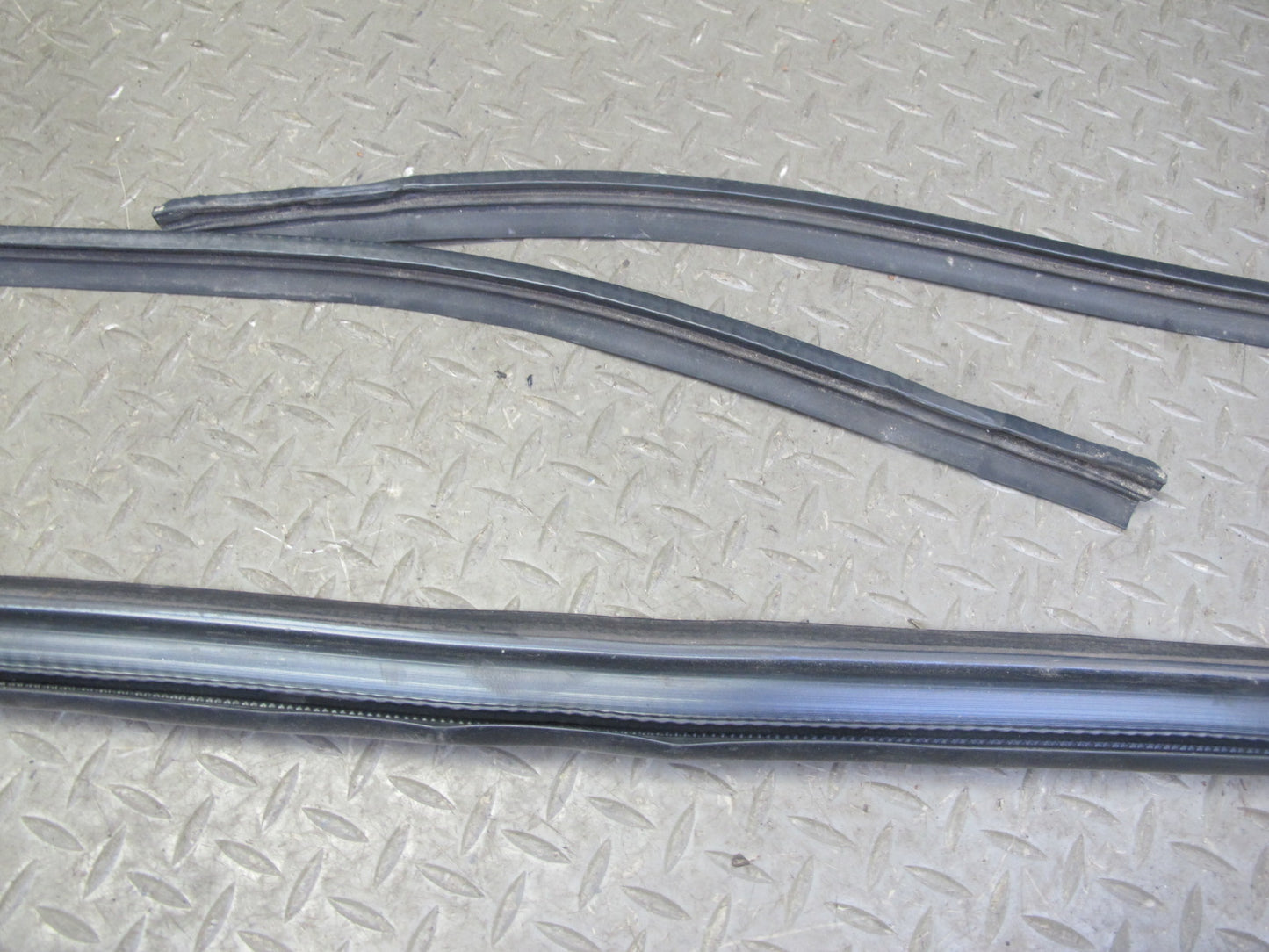 88-91 Mazda RX7 FC3S Convertible Front Windshield Weatherstrip Rubber Seal OEM
