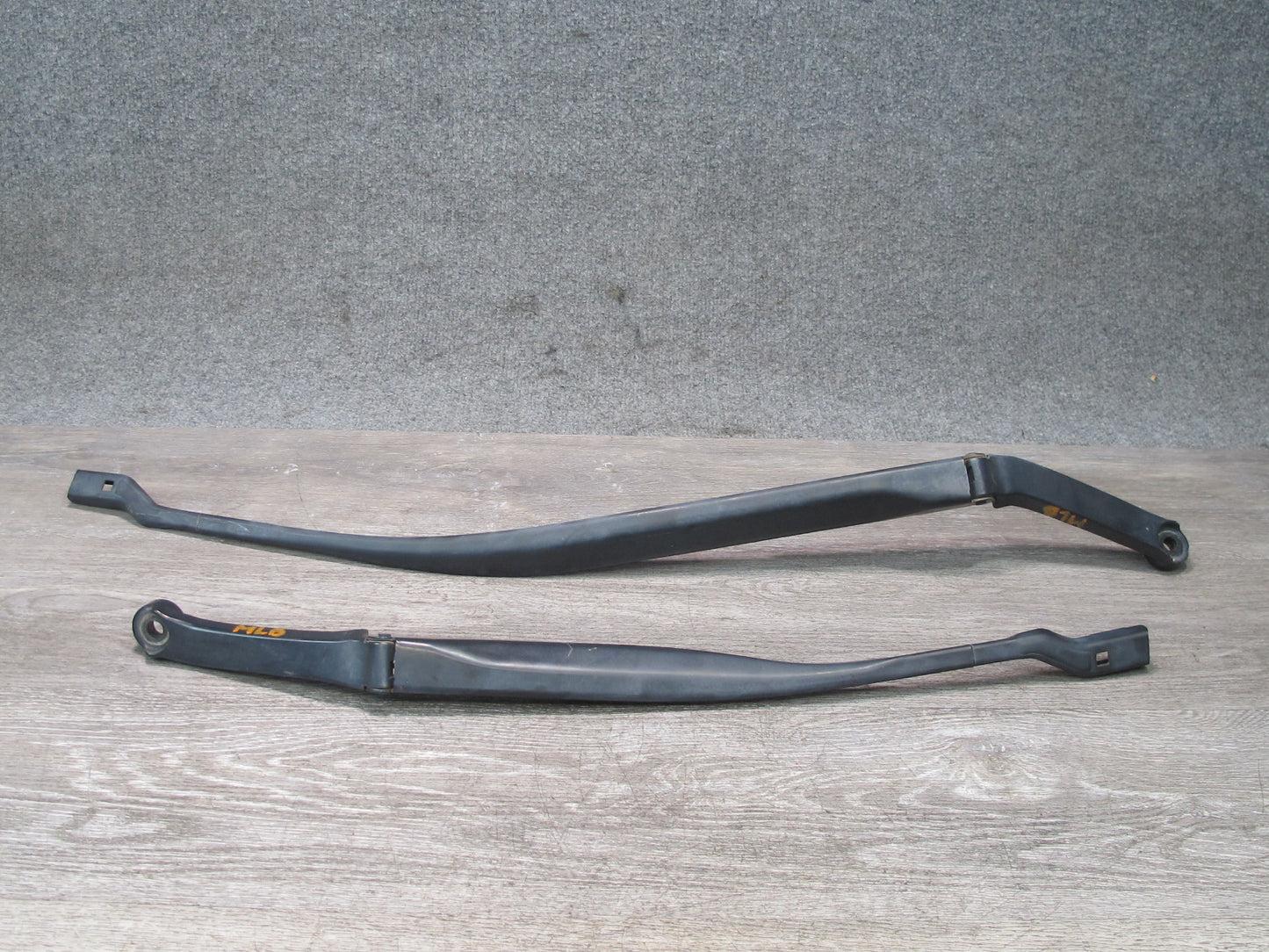 2017-2020 Maserati Levante M161 Front Left & Right Windshield Wiper Arm Set of 2