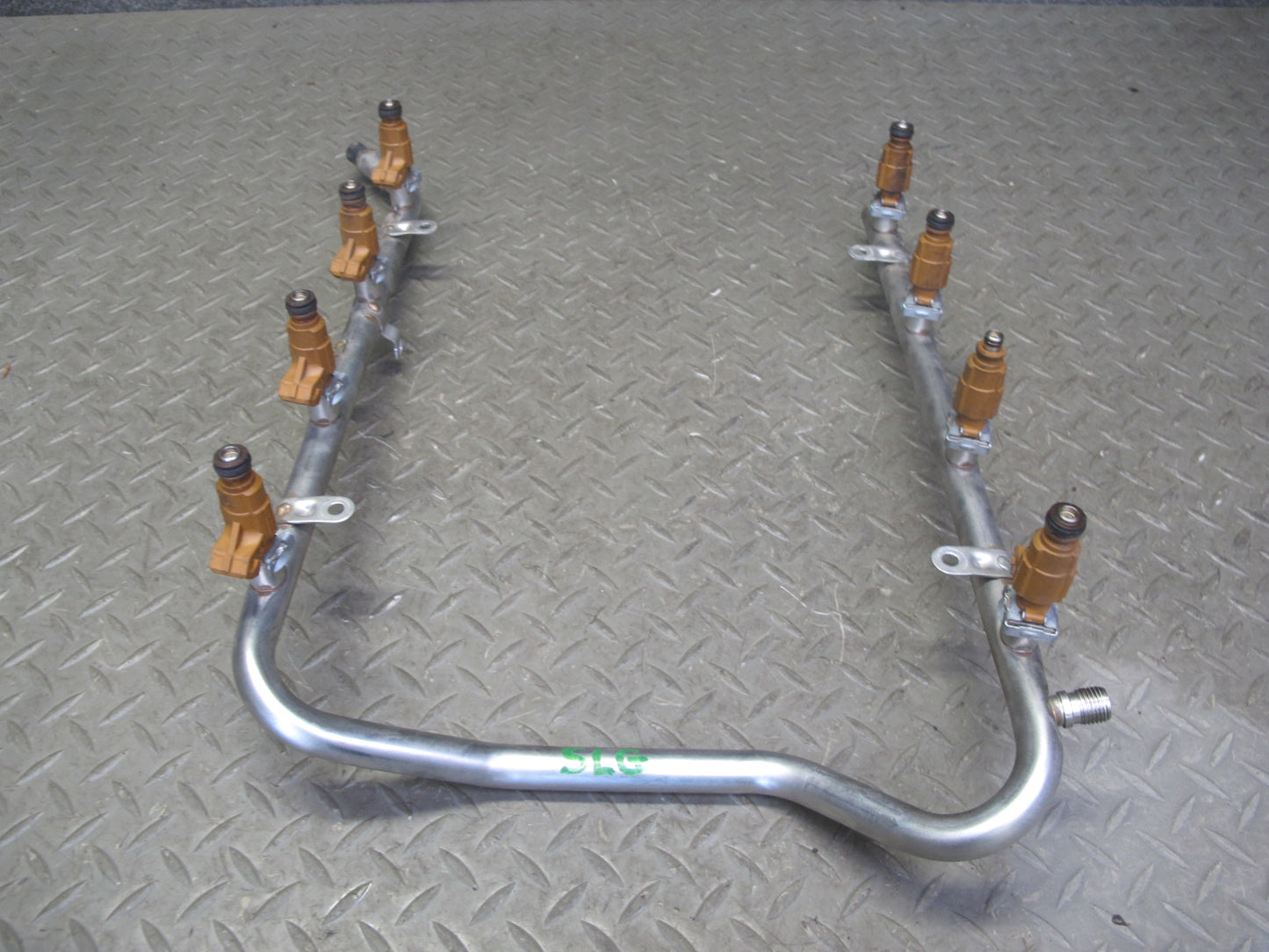 03-06 Mercedes R230 SL500 M113 Engine Fuel Rail w Injector Set 1130700595 OEM