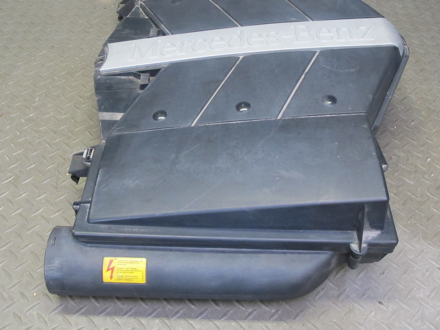03-06 Mercedes R230 SL500 M113 Air Intake Cleaner Filter Box w Trim Cover OEM