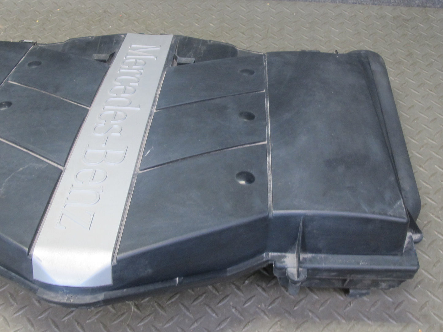03-06 Mercedes R230 SL500 M113 Air Intake Cleaner Filter Box w Trim Cover OEM