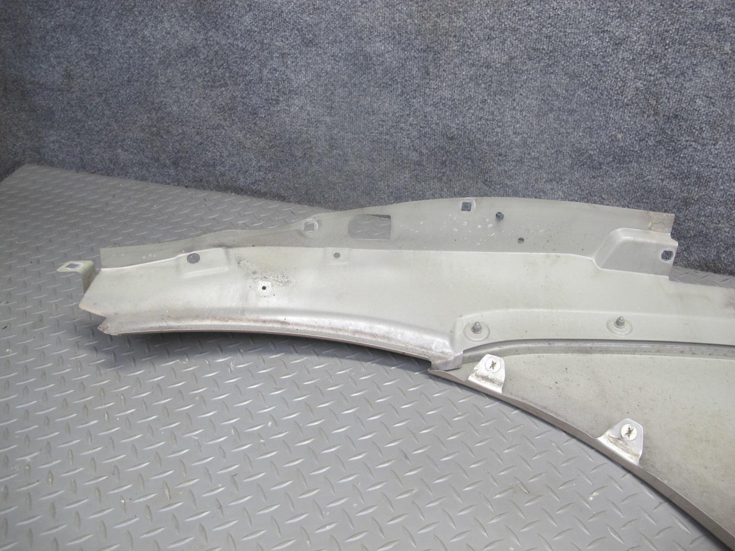 2015-2025 Porsche Macan Front Right Fender Shell Panel Cover
