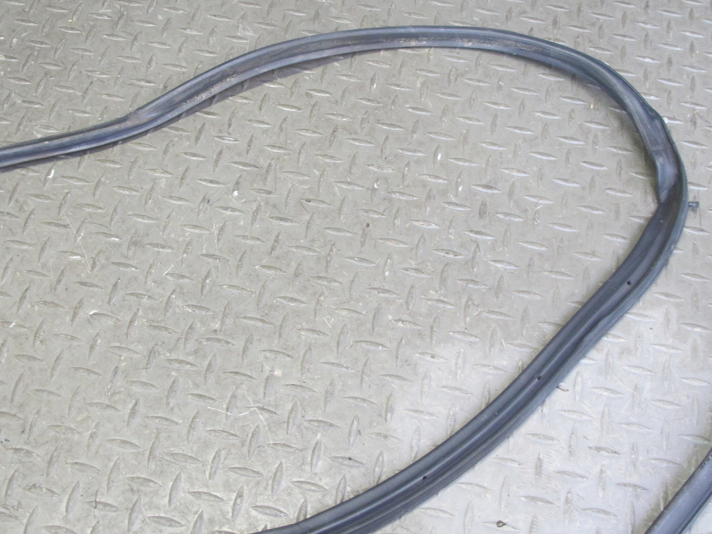 88-91 Mazda RX7 FC3S Convertible Left Door Lower Weatherstrip Rubber Seal OEM