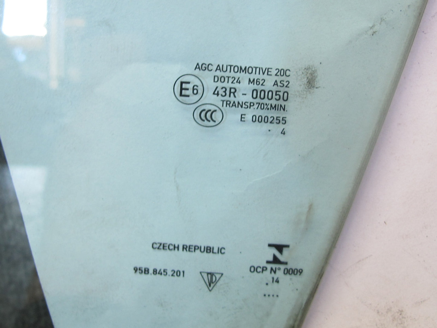 2015-2025 Porsche Macan Front Left Door Glass Window