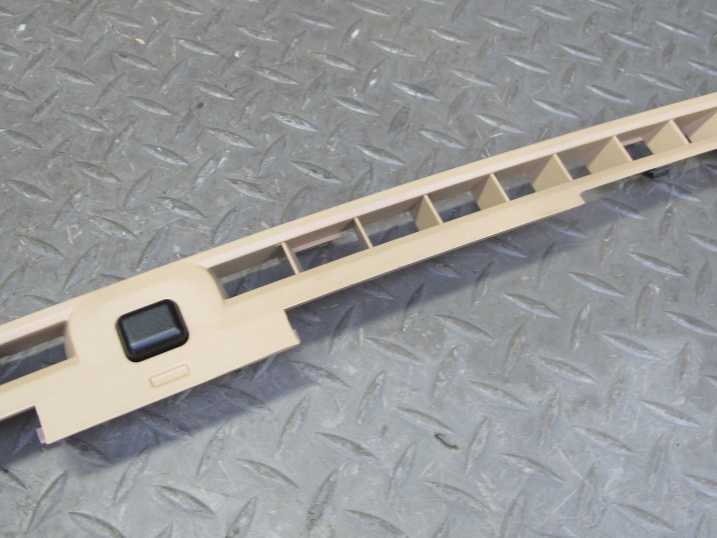 2015-2018 Porsche Macan Dash Upper Defrost Air Vent Trim Grille