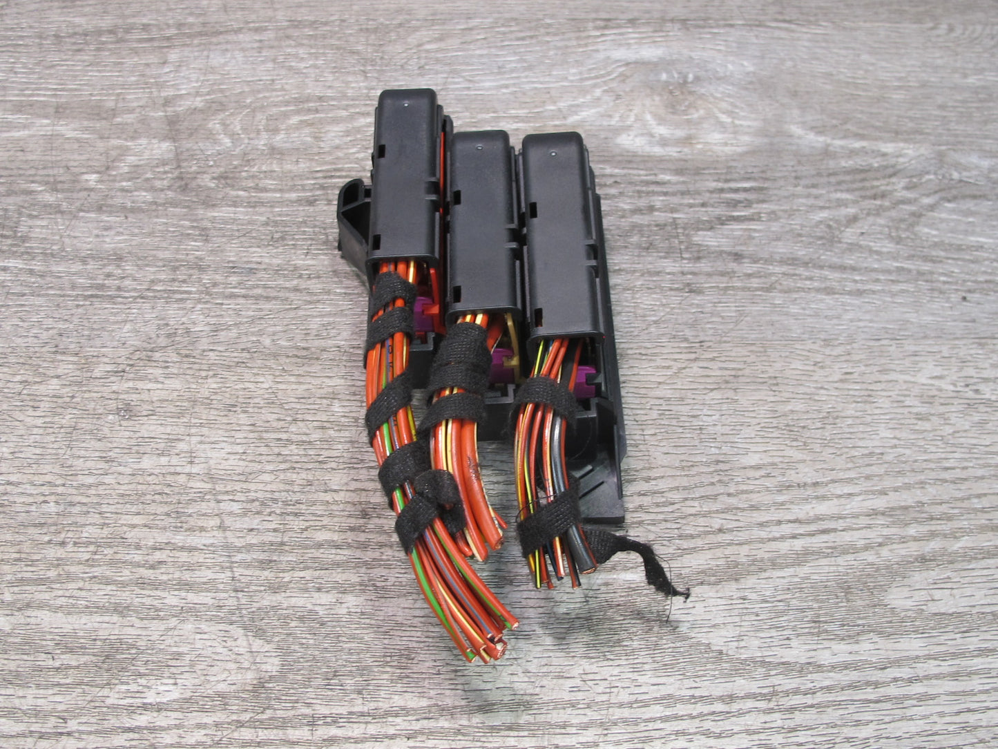2015-2018 Porsche Macan Engine Power Distribution Fuse Box Holder 8K0941824B