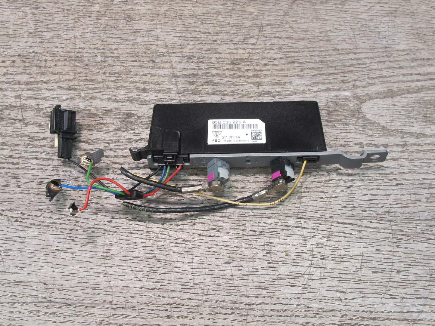 2015-2018 Porsche Macan Antenna Booster Amplifier Module 95B035225A