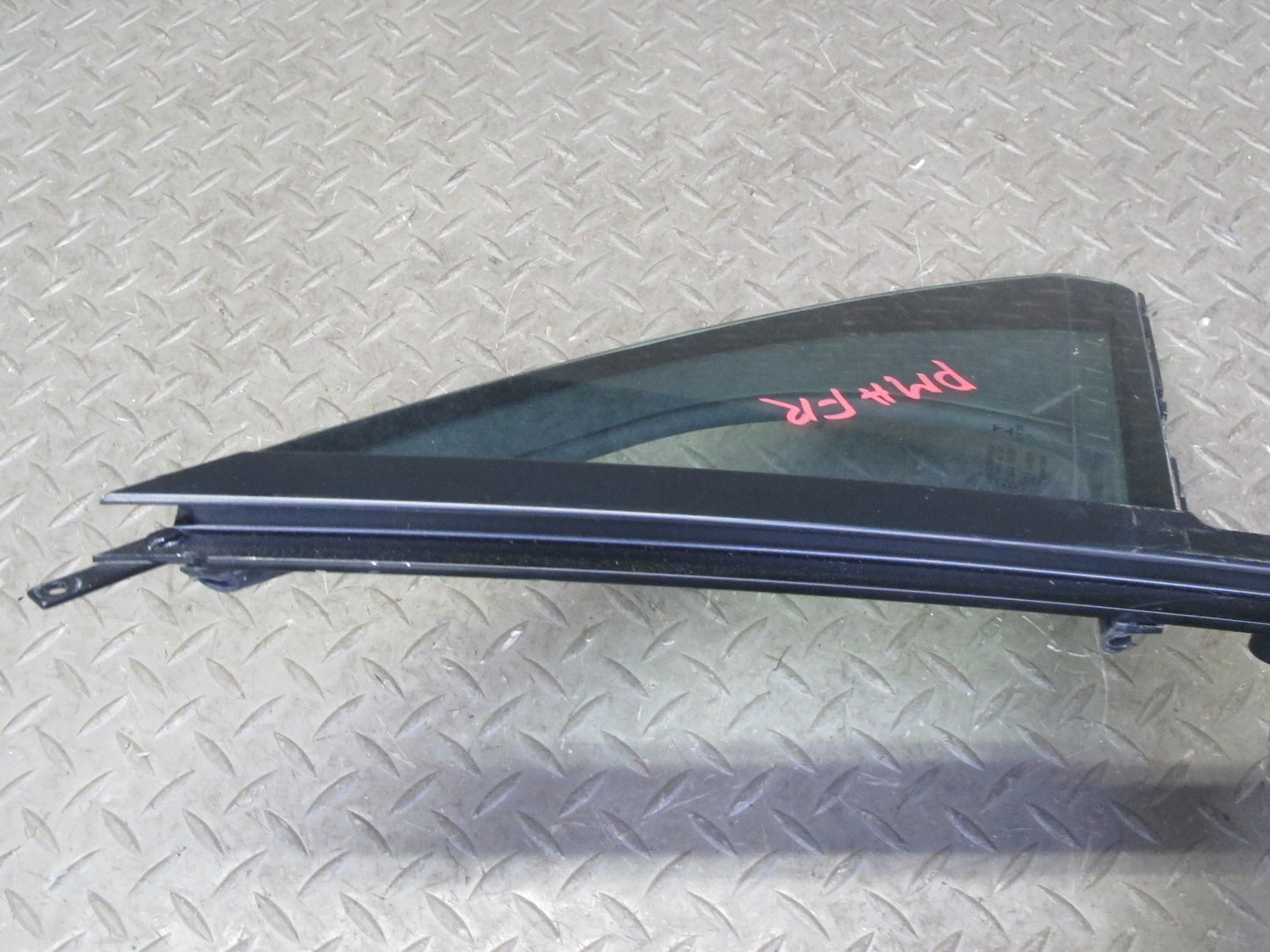 2015-2018 Porsche Macan Front Right Door Fixed Glass Window