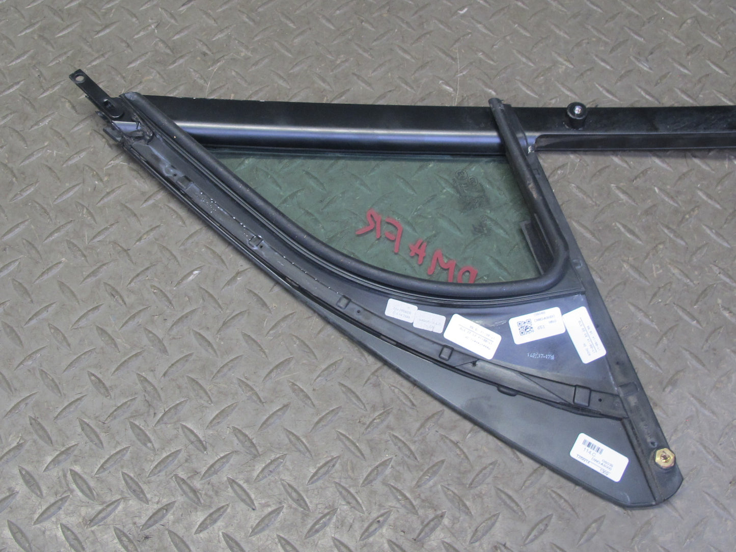 2015-2018 Porsche Macan Front Right Door Fixed Glass Window
