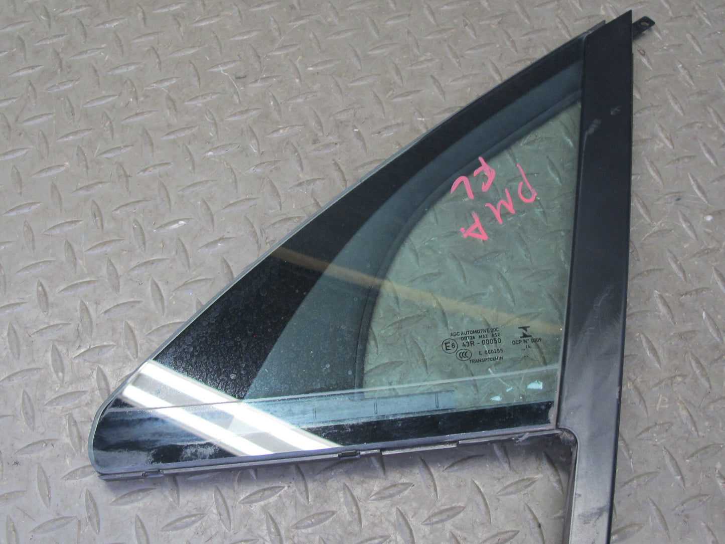 2015-2018 Porsche Macan Front Left Door Fixed Glass Window