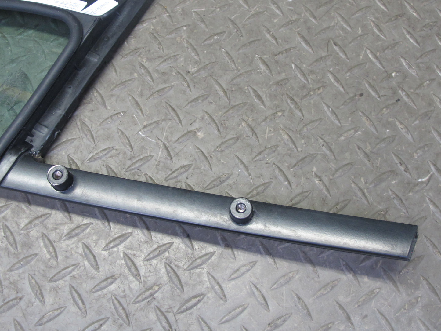 2015-2018 Porsche Macan Front Left Door Fixed Glass Window