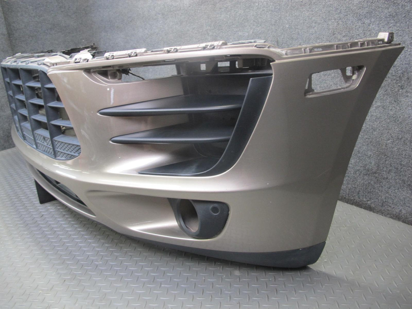 2015-2018 Porsche Macan Front Bumper Cover w PDC Sensors Palladium