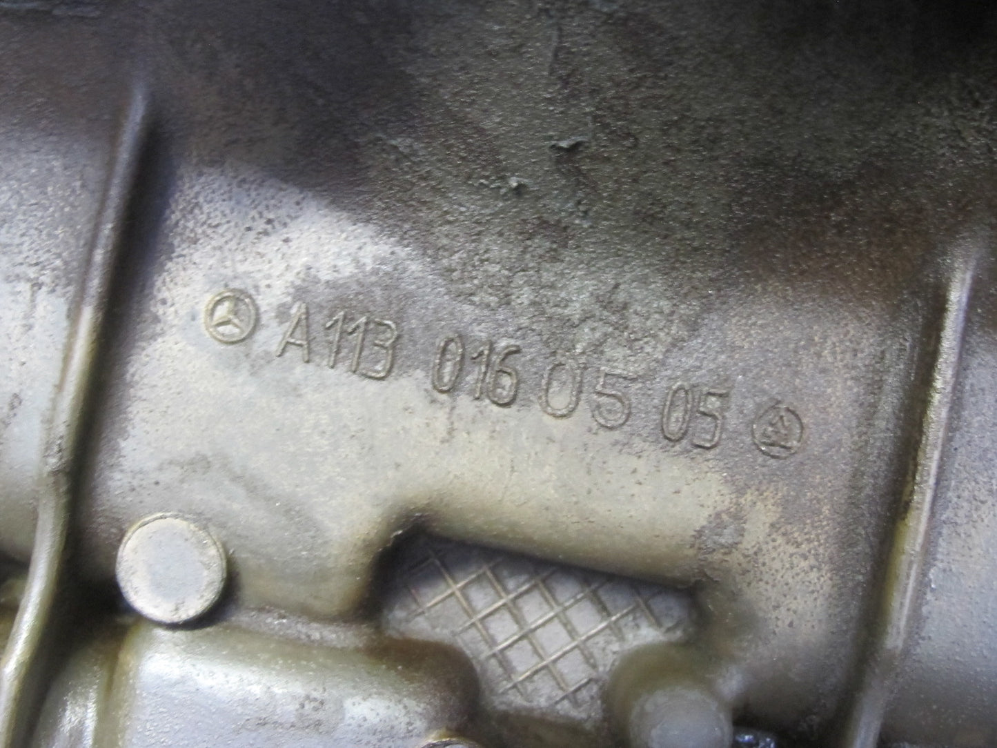 03-06 Mercedes R230 SL500 M113 Engine Right Side Cylinder Head Valve Cover OEM