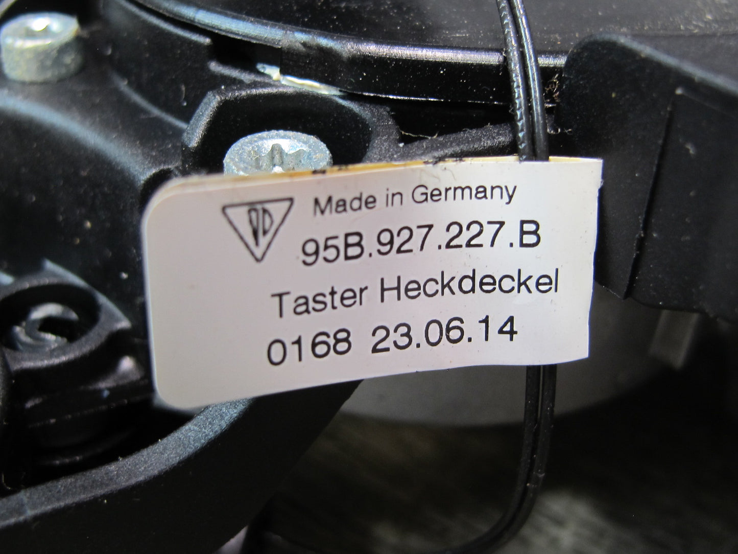 2015-2025 Porsche Macan Rear Trunk Lid Tailgate Hatch Wiper Motor w Arm