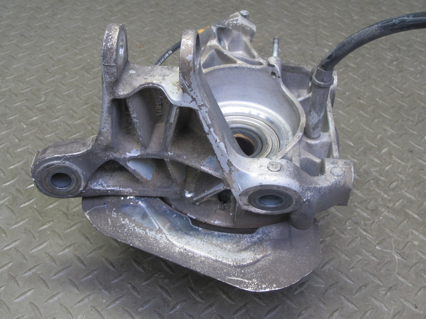 1999-2004 Porsche 911 996 Boxster RWD Rear Left Spindle Knuckle Wheel Hub