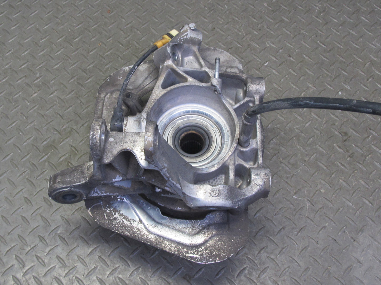 1999-2004 Porsche 911 996 Boxster RWD Rear Left Spindle Knuckle Wheel Hub
