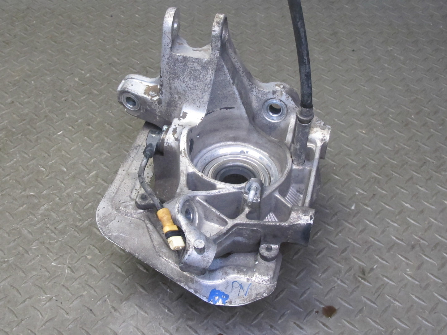 1999-2004 Porsche 911 996 Boxster RWD Rear Right Spindle Knuckle Wheel Hub
