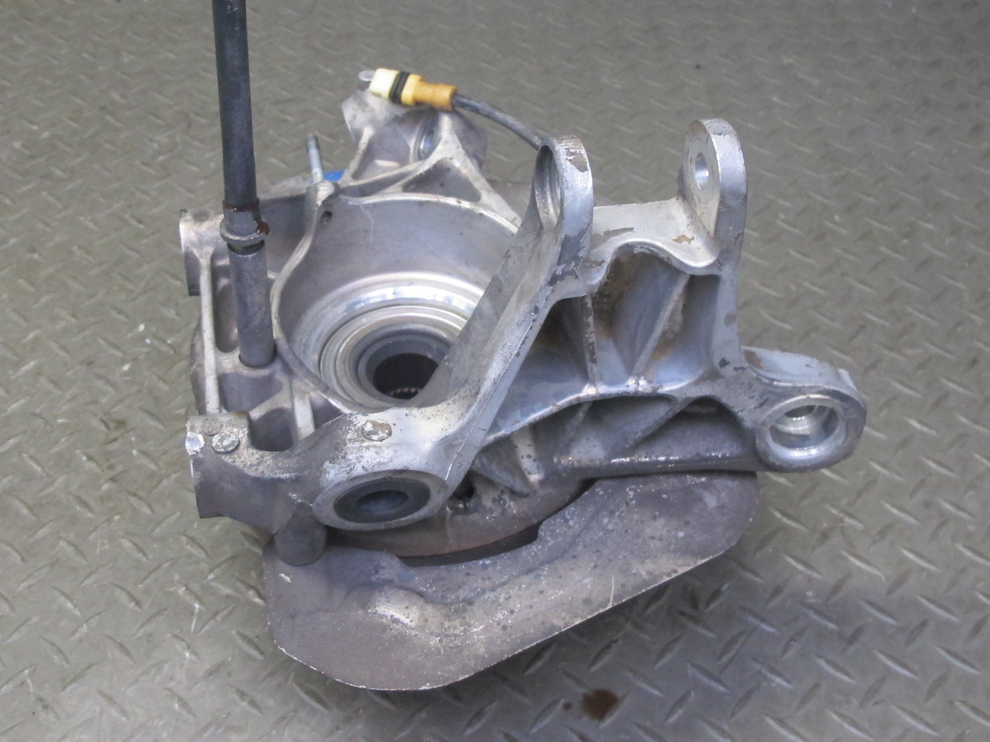 1999-2004 Porsche 911 996 Boxster RWD Rear Right Spindle Knuckle Wheel Hub