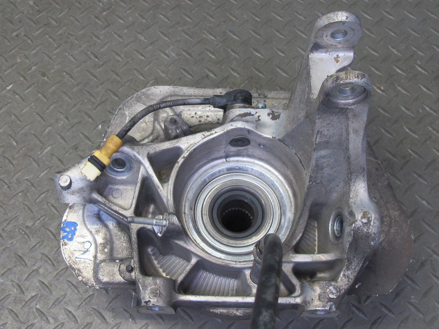 1999-2004 Porsche 911 996 Boxster RWD Rear Right Spindle Knuckle Wheel Hub