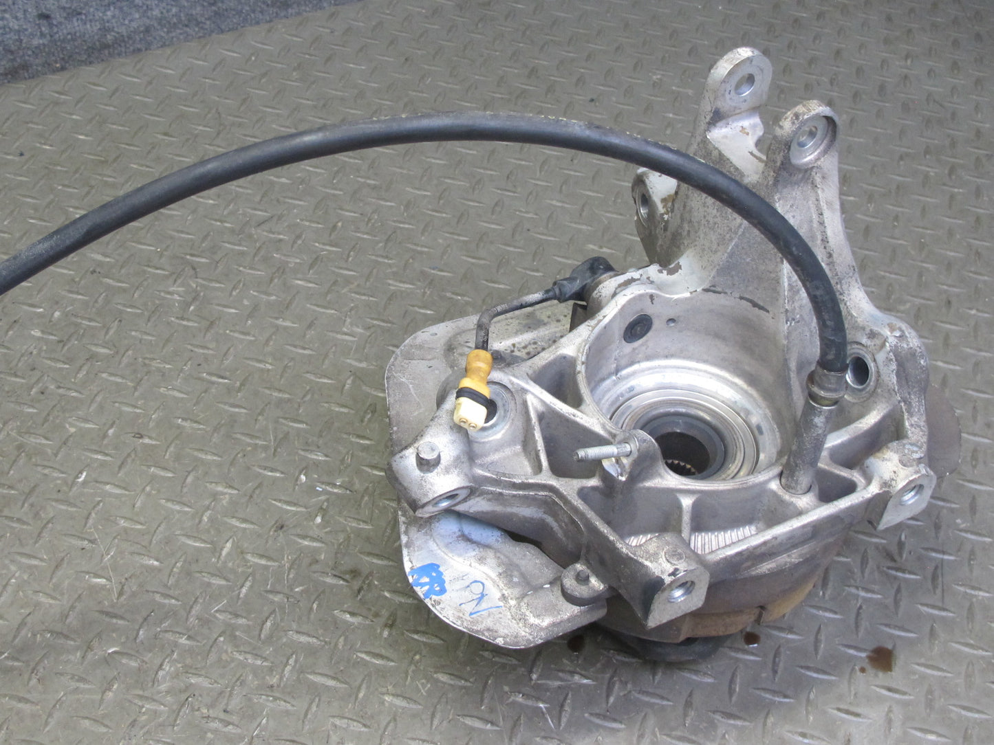 1999-2004 Porsche 911 996 Boxster RWD Rear Right Spindle Knuckle Wheel Hub