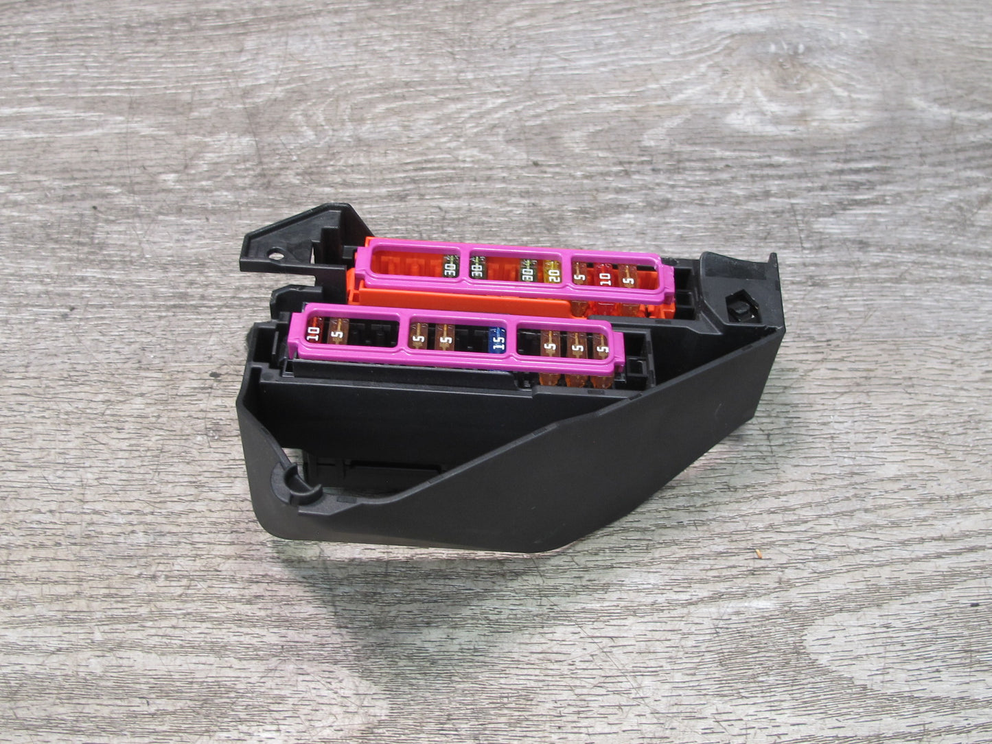 2015-2018 Porsche Macan Engine Power Distribution Fuse Box Holder