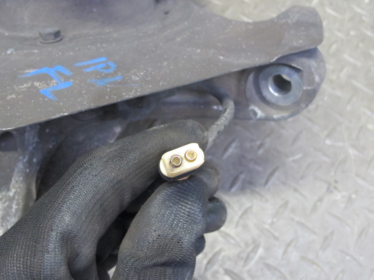 1999-2004 Porsche 911 996 Boxster RWD Front Left Spindle Knuckle Wheel Hub