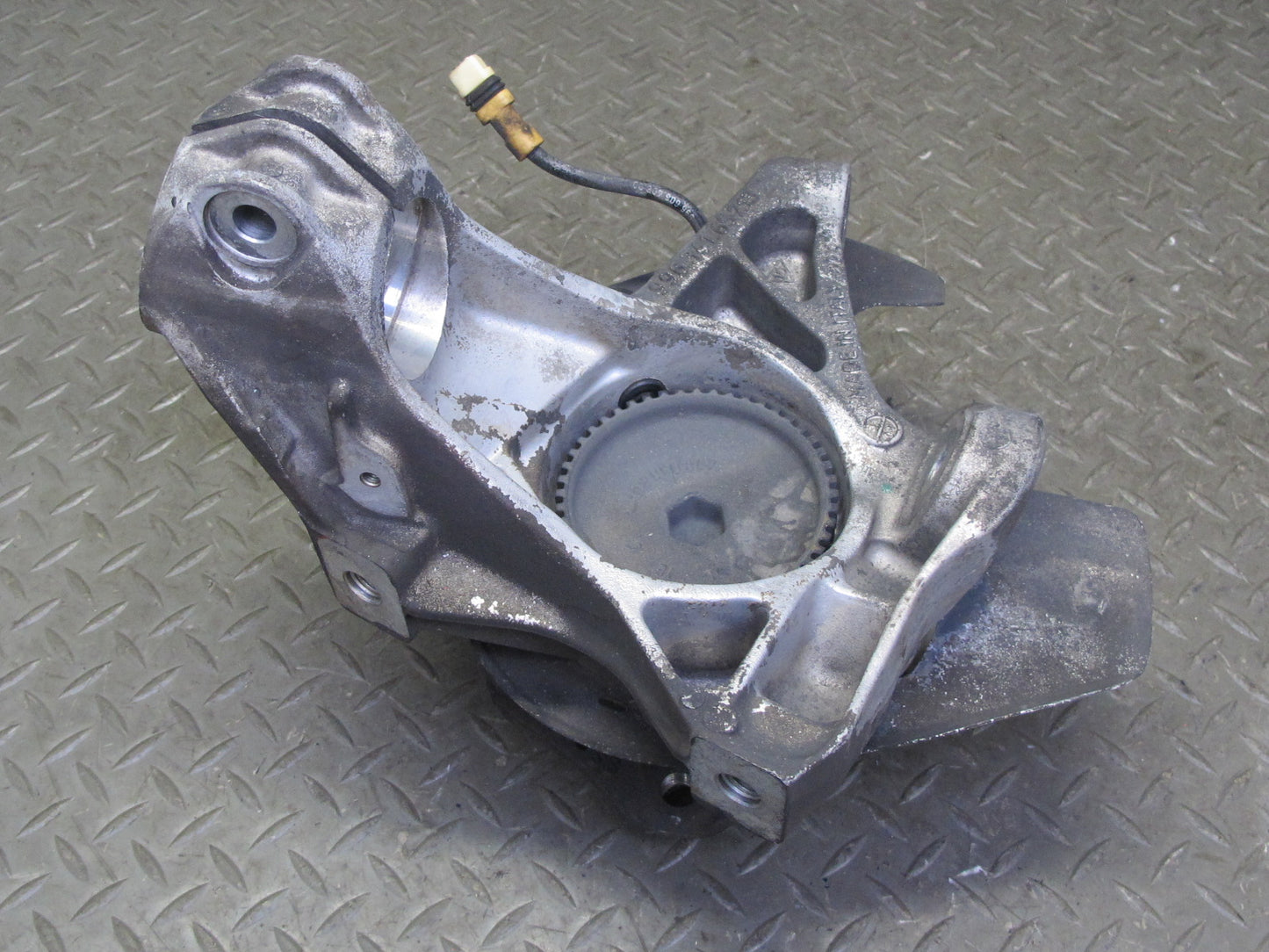 1999-2004 Porsche 911 996 Boxster RWD Front Left Spindle Knuckle Wheel Hub