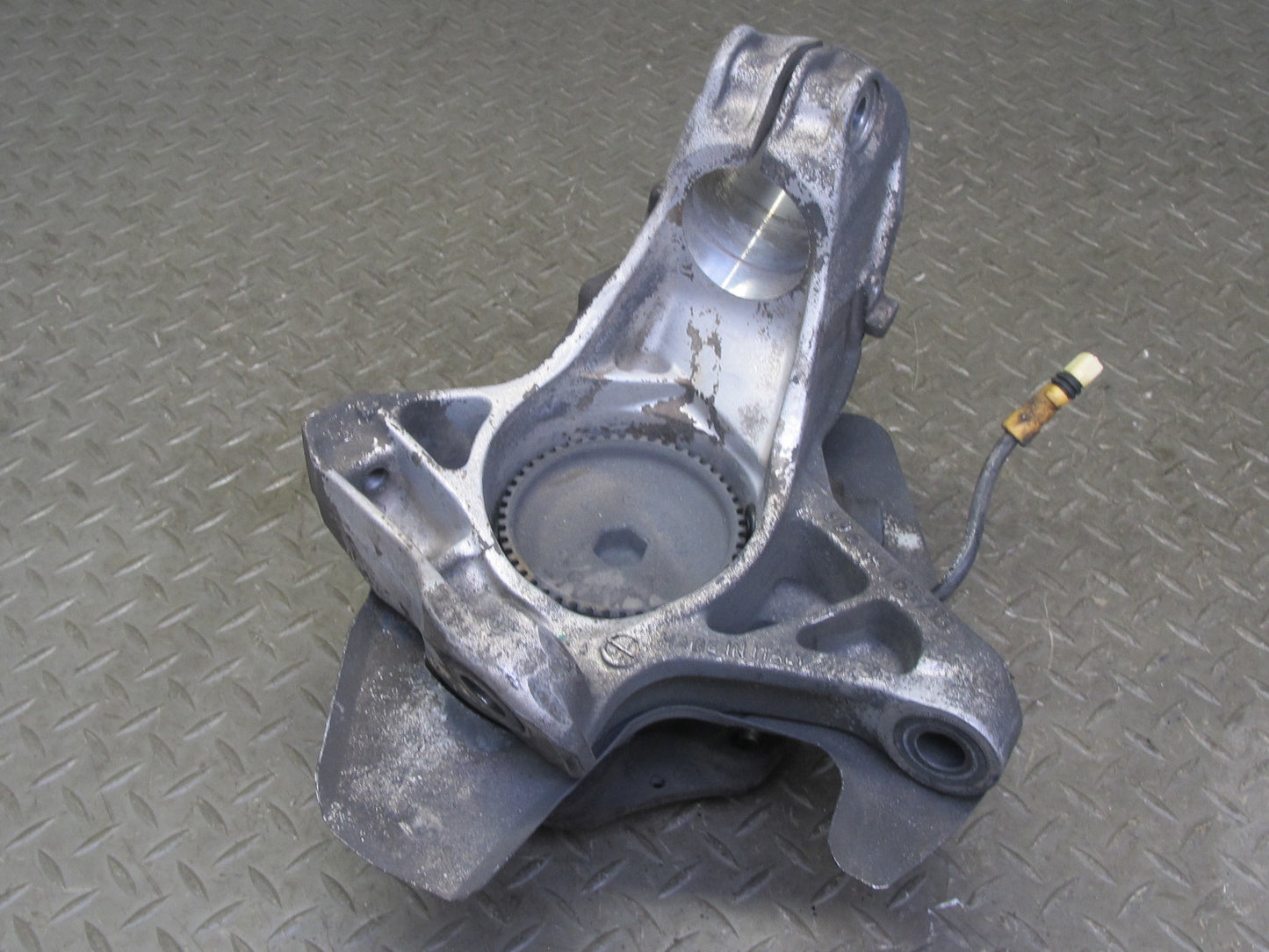 1999-2004 Porsche 911 996 Boxster RWD Front Left Spindle Knuckle Wheel Hub