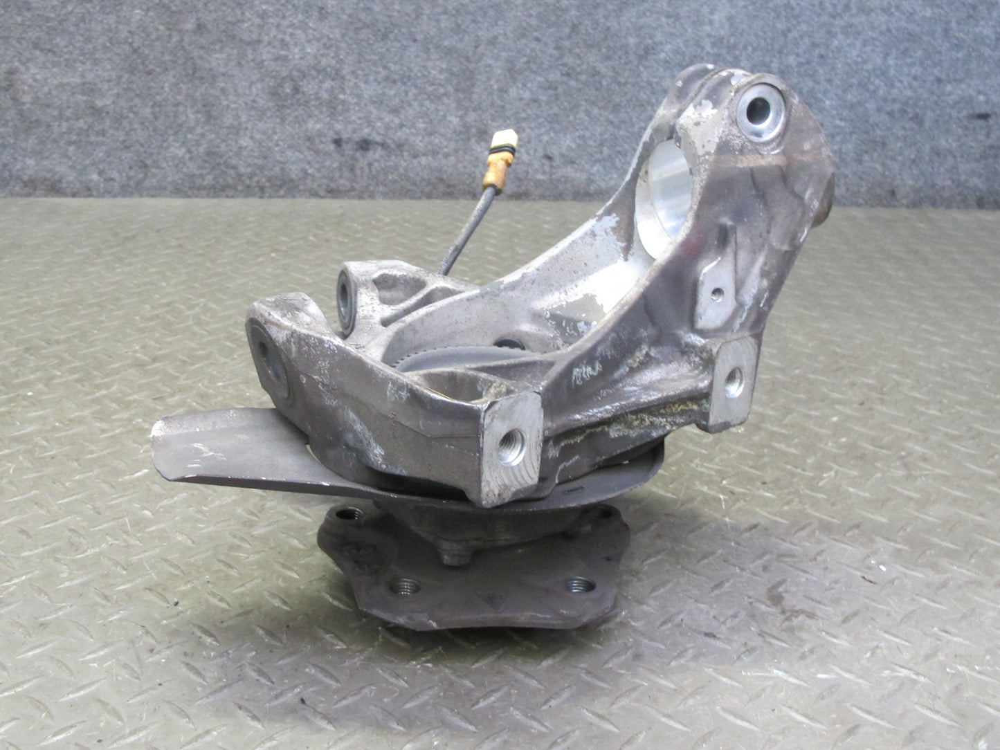1999-2004 Porsche 911 996 Boxster RWD Front Right Spindle Knuckle Wheel Hub